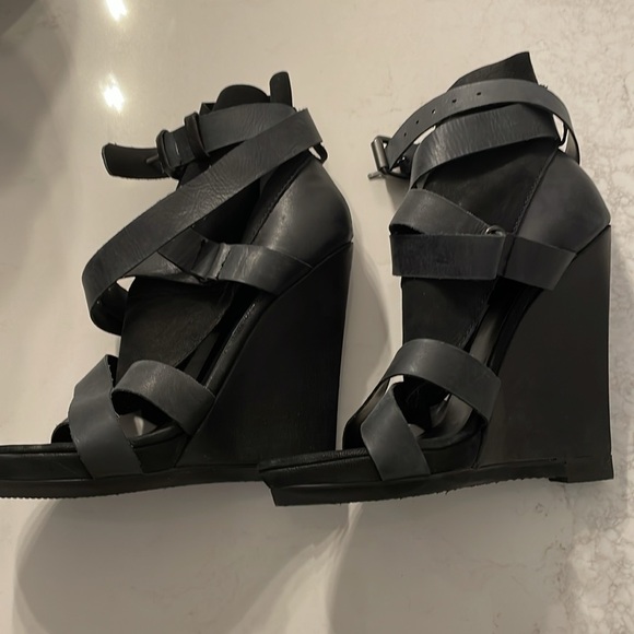 44 Joe's Jeans Helena leather suede banded gladiator peep toe platform wedge 6.5 - Picture 7 of 7